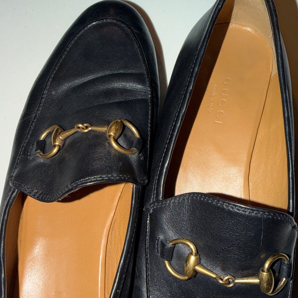 Women's Gucci Jordaan Loafer
Elegant flat loafer with 0.5 heel in size 36.5 - Picture 3 of 5